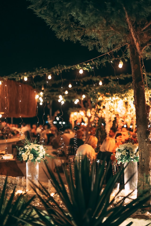Hosting Magical Outdoor Dinner Parties